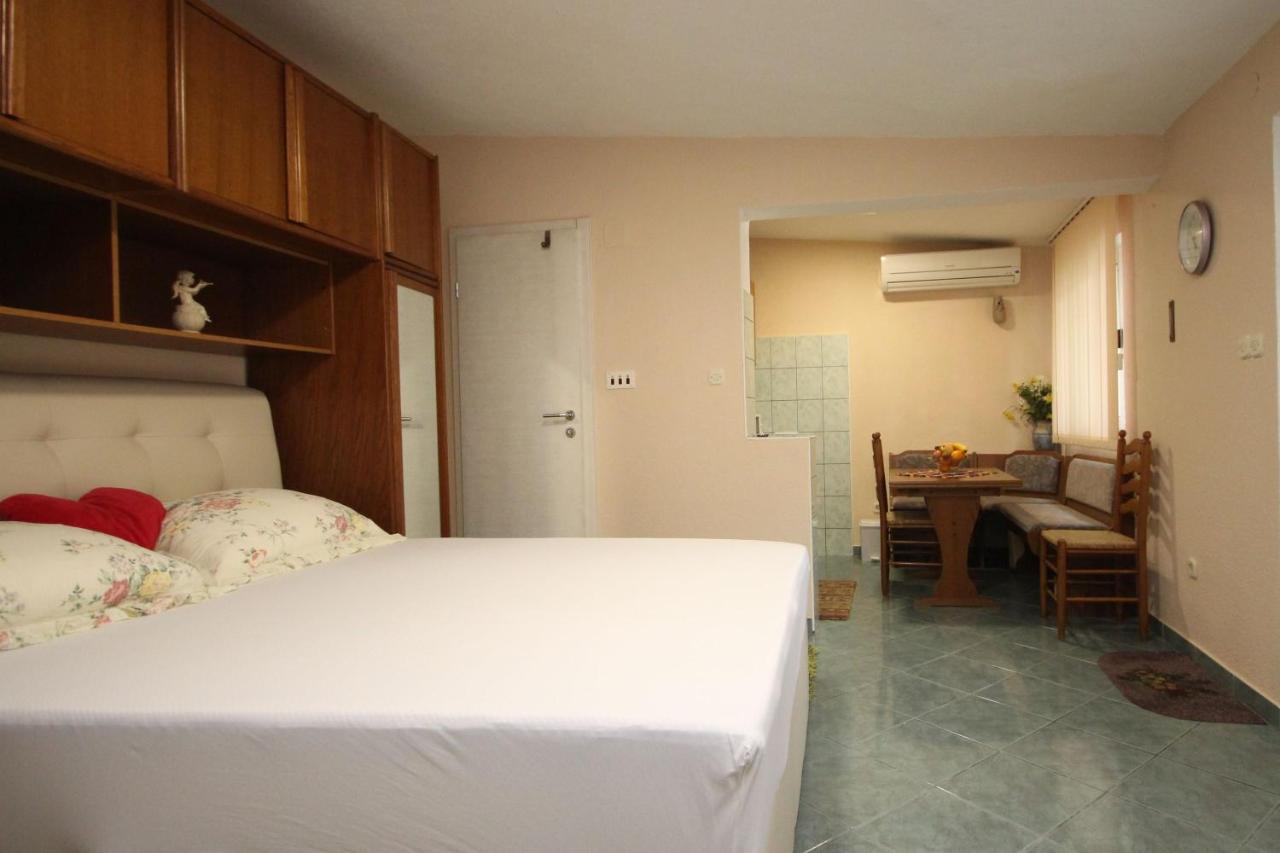 Apartman Gabriel พอดโกรา ภายนอก รูปภาพ